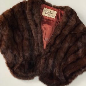 Vintage fur cape, dark brown fur, women’s medium